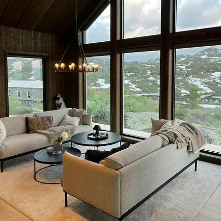 Off-grid With Mountain Views