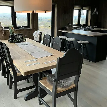 Off-grid With Mountain Views