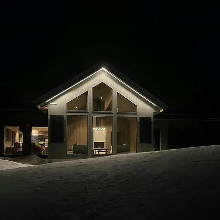 Off-grid With Mountain Views Semesterbostad *
