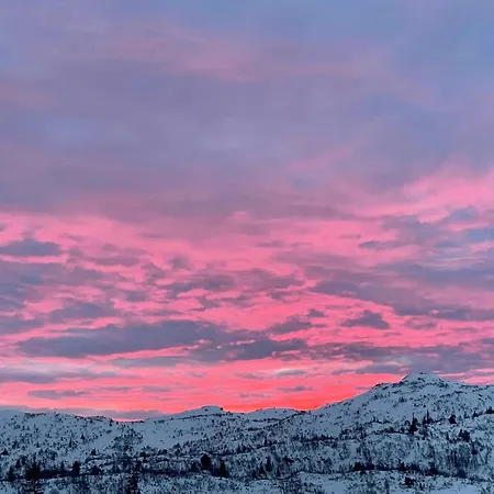 Semesterbostad Off-grid With Mountain Views Valle (Aust-Agder)