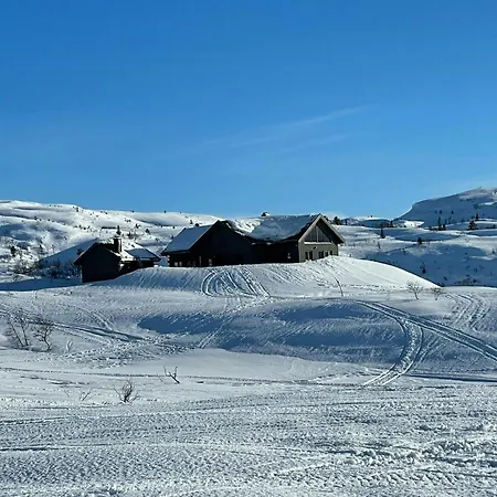 Off-grid With Mountain Views