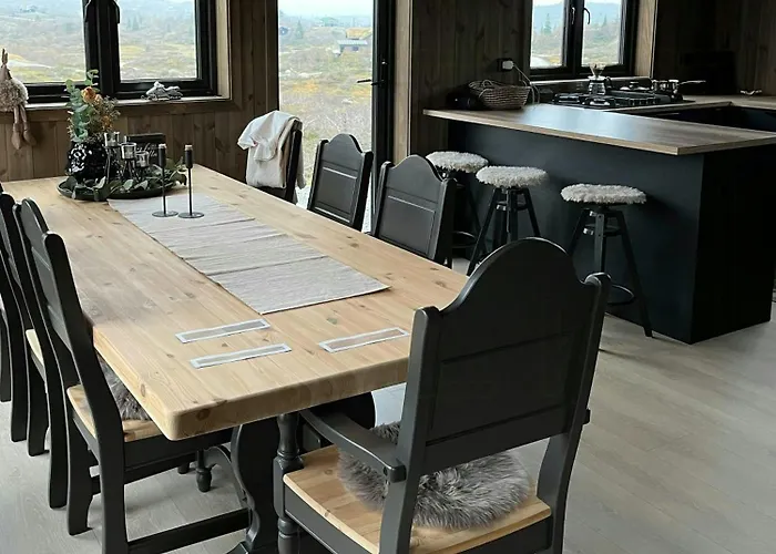 Off-grid With Mountain Views