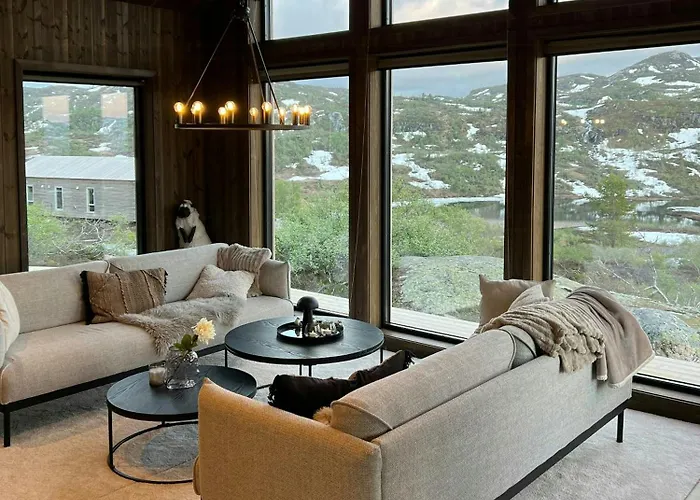 Off-grid With Mountain Views