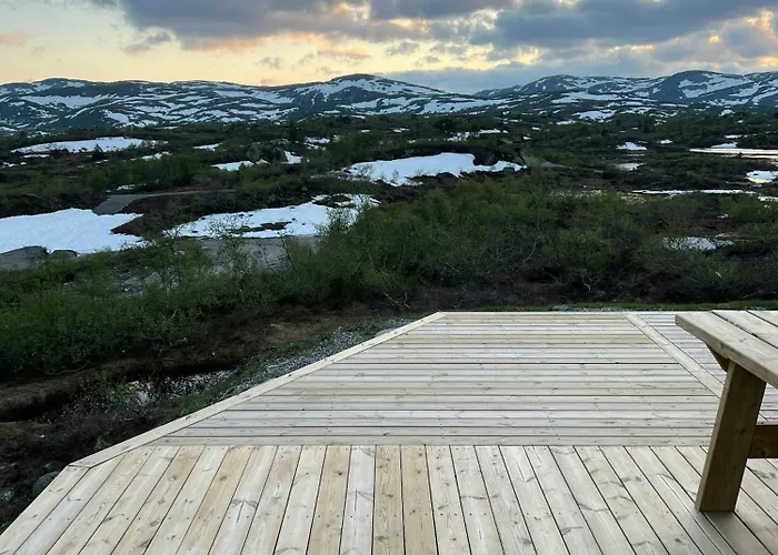 Off-grid With Mountain Views *