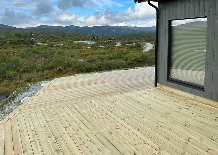 Off-grid With Mountain Views *