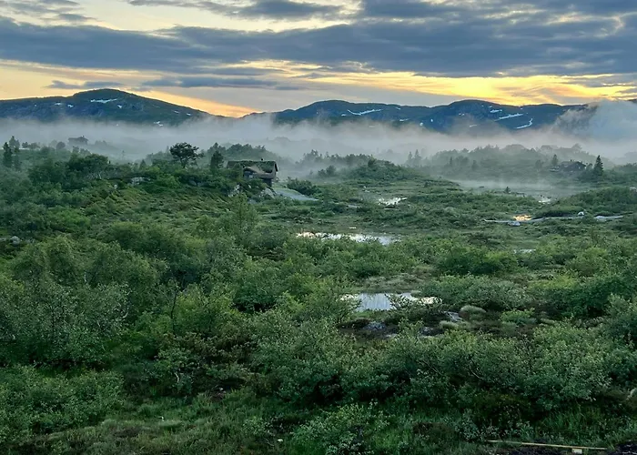 Off-grid With Mountain Views