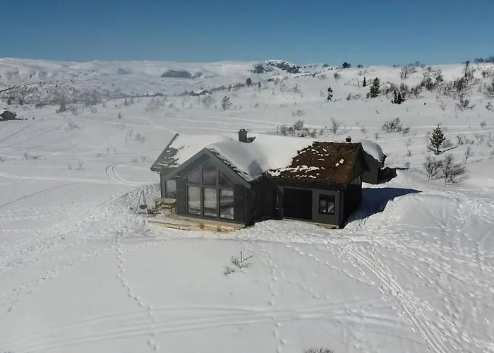 Off-grid With Mountain Views Semesterbostad