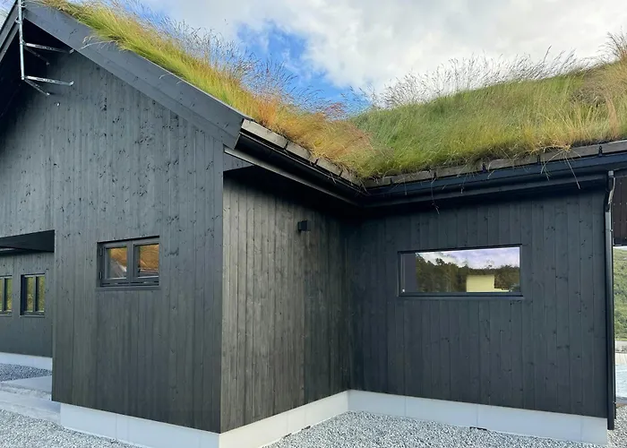 Off-grid With Mountain Views Semesterbostad *