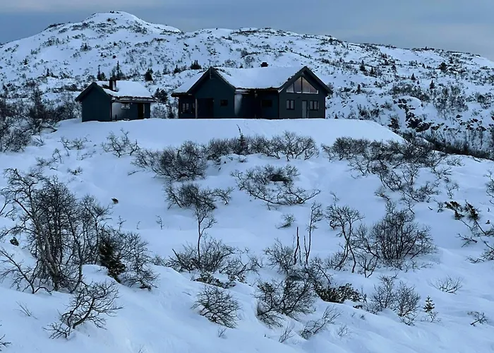 Off-grid With Mountain Views Semesterbostad *