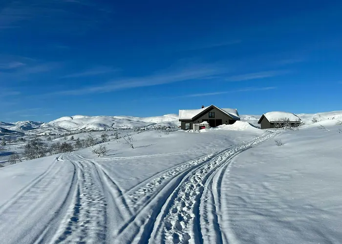 Off-grid With Mountain Views Semesterbostad