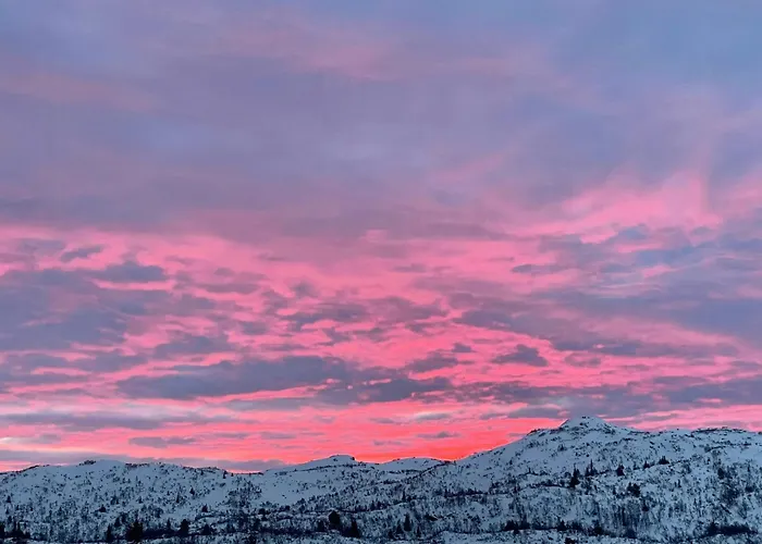 Semesterbostad Off-grid With Mountain Views Valle (Aust-Agder)