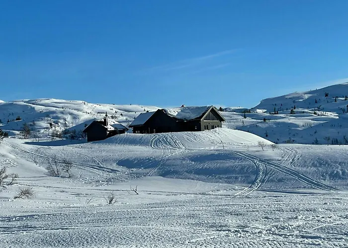 Off-grid With Mountain Views